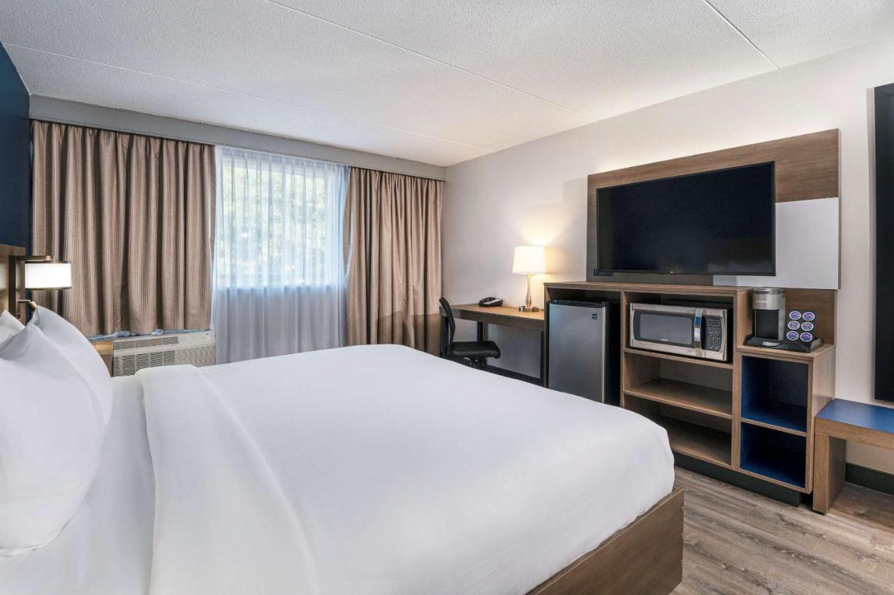 Comfort Suites Kingston Central Экстерьер фото