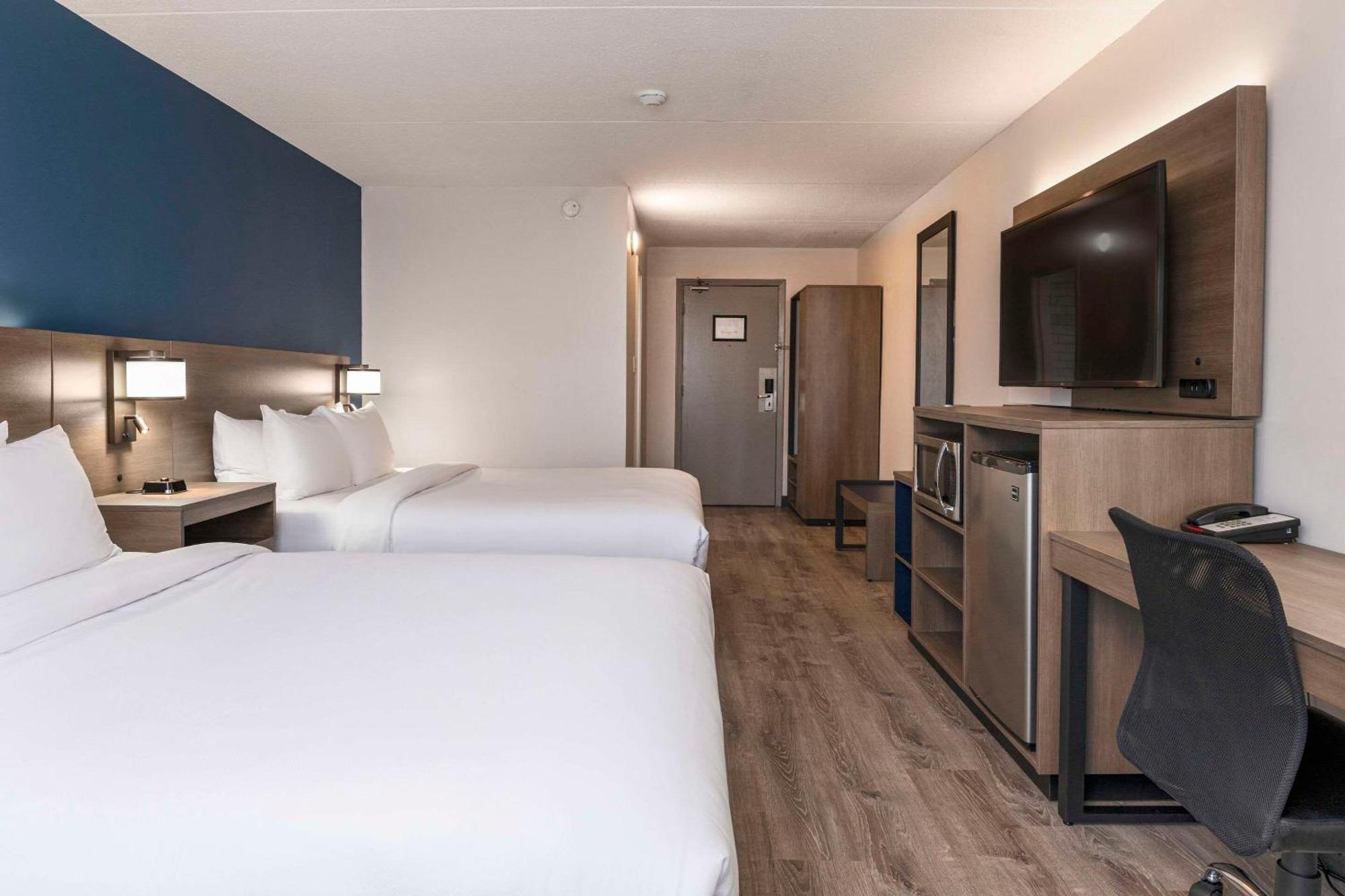 Comfort Suites Kingston Central Экстерьер фото