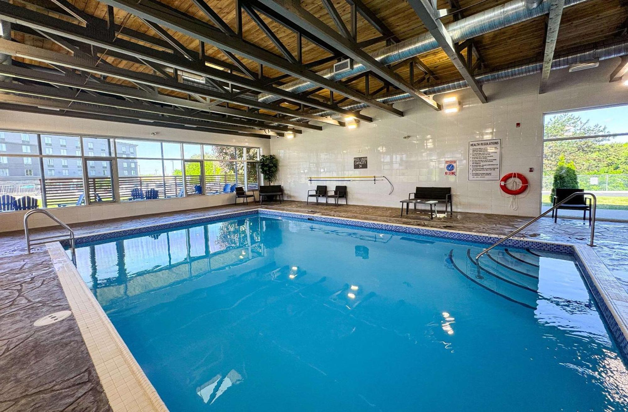 Comfort Suites Kingston Central Экстерьер фото